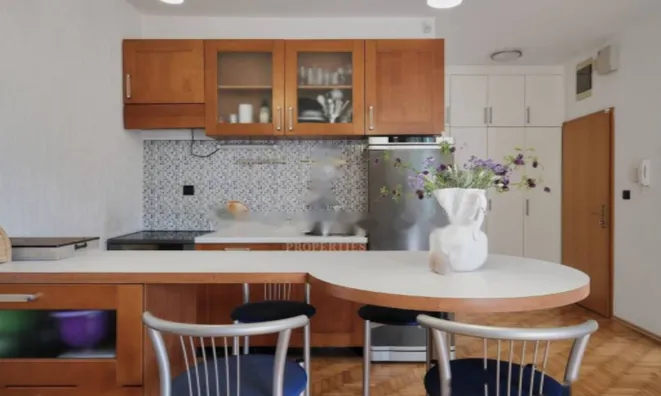 Недвижимость Двухкомнатная квартира в центре: 14