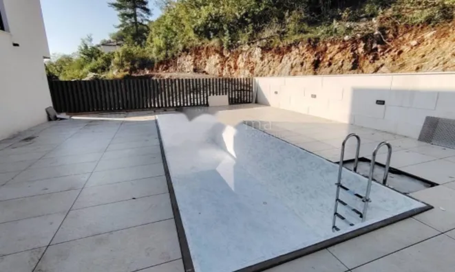 Недвижимость Трехкомнатная квартира, Центр: 7