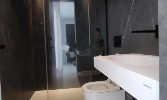 Недвижимость Трехкомнатная квартира, Центр: 8