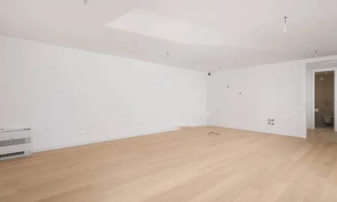 Недвижимость Трехкомнатная квартира, центр: 16