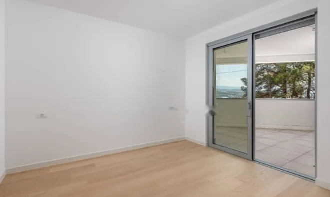 Недвижимость Трехкомнатная квартира, центр: 18