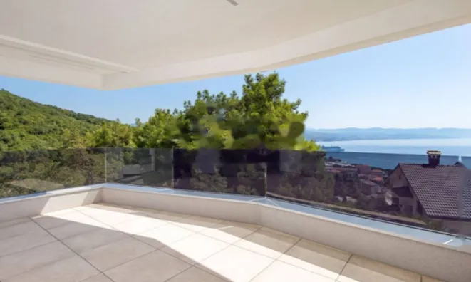 Недвижимость Трёхкомнатная квартира в центре: 1