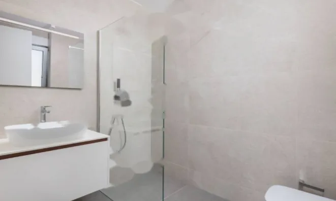 Недвижимость Трёхкомнатная квартира в центре: 8