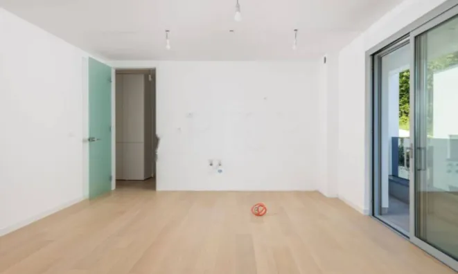 Недвижимость Трёхкомнатная квартира в центре: 12