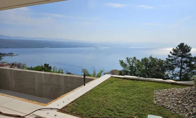 Недвижимость Двухкомнатная квартира в центре: 1