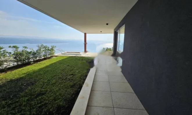 Недвижимость Двухкомнатная квартира в центре: 3