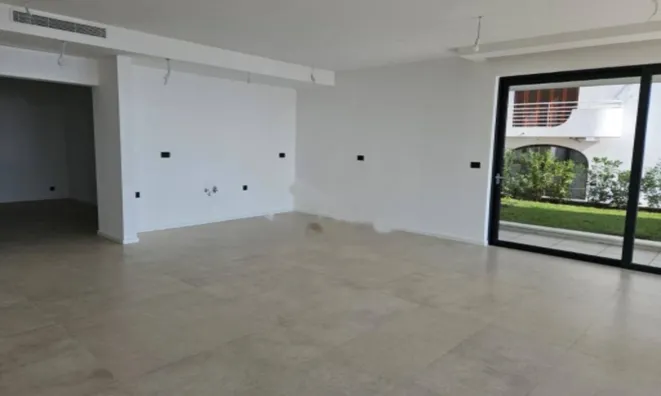 Недвижимость Двухкомнатная квартира в центре: 5