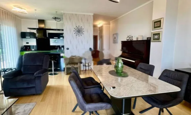 Недвижимость Трёхкомнатная квартира Центр: 10