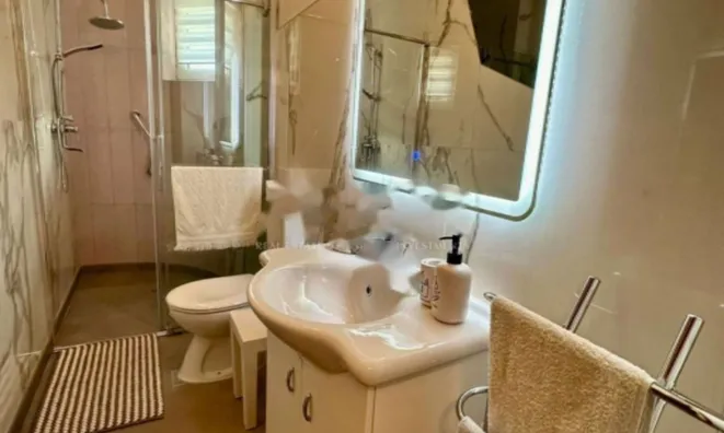 Недвижимость Трёхкомнатная квартира Центр: 17