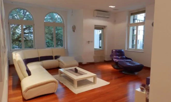 Недвижимость Трехкомнатная квартира в центре: 1