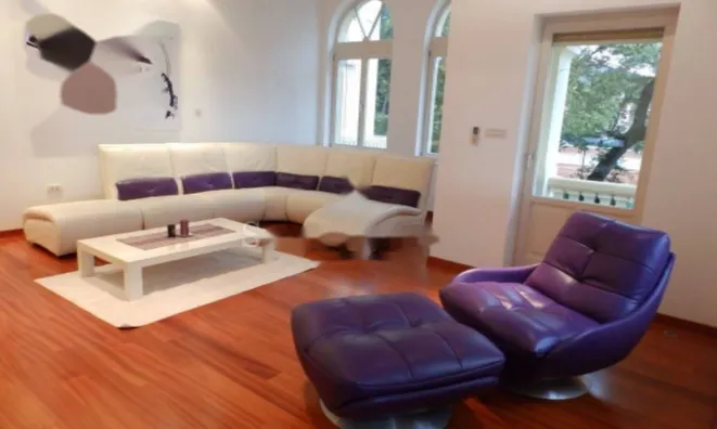 Недвижимость Трехкомнатная квартира в центре: 2