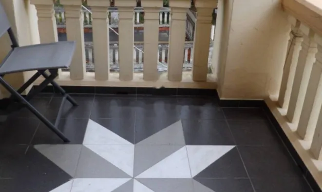 Недвижимость Трехкомнатная квартира в центре: 5