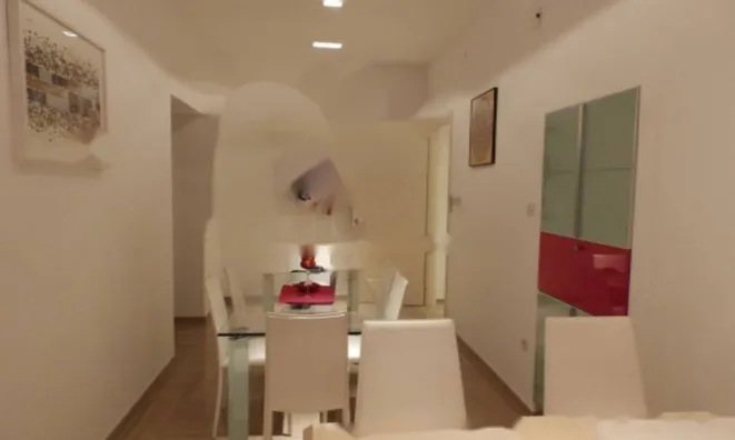 Недвижимость Трехкомнатная квартира в центре: 9