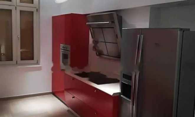 Недвижимость Трехкомнатная квартира в центре: 10