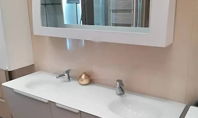 Недвижимость Трехкомнатная квартира в центре: 12