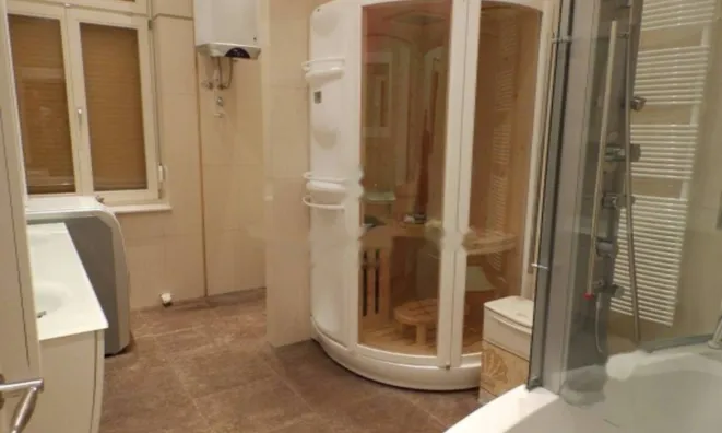 Недвижимость Трехкомнатная квартира в центре: 13