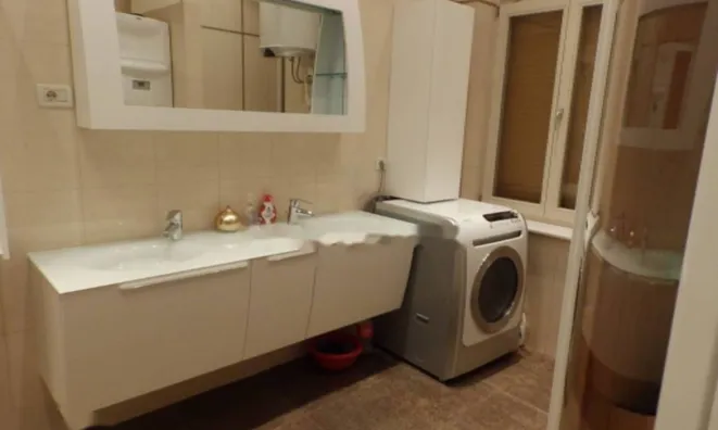 Недвижимость Трехкомнатная квартира в центре: 14