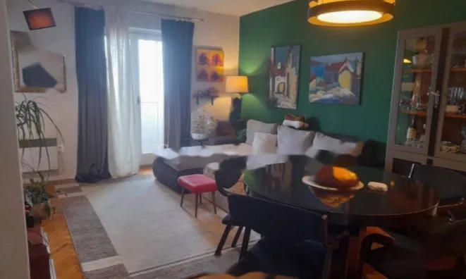 Недвижимость Трёхкомнатная квартира в центре: 1