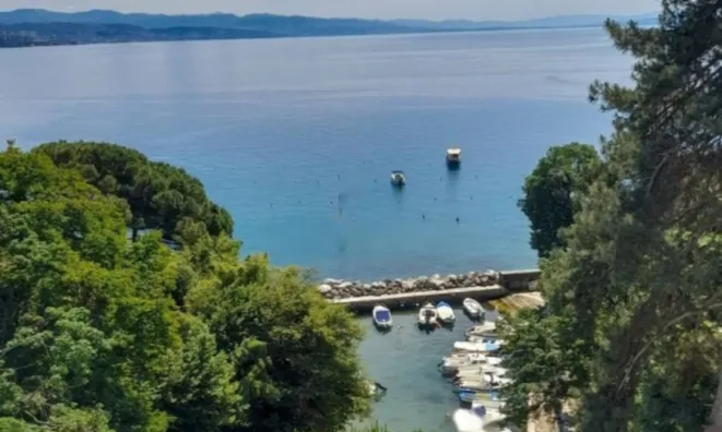 Недвижимость Четырехкомнатная квартира в центре: 4