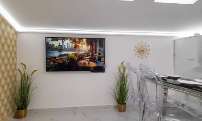 Недвижимость Четырехкомнатная квартира в центре: 5