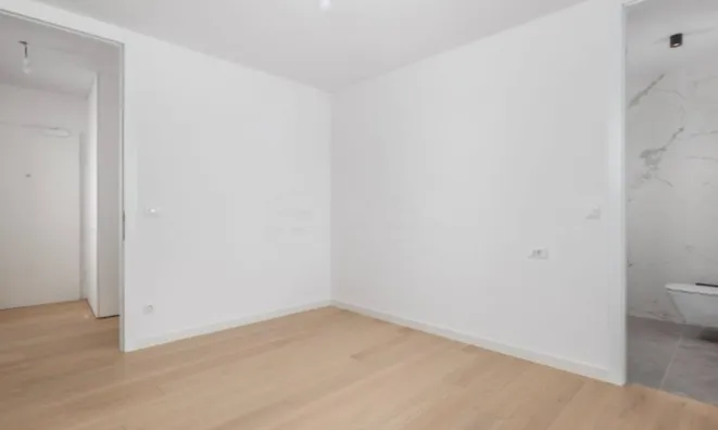 Недвижимость Трёхкомнатная квартира в центре: 17