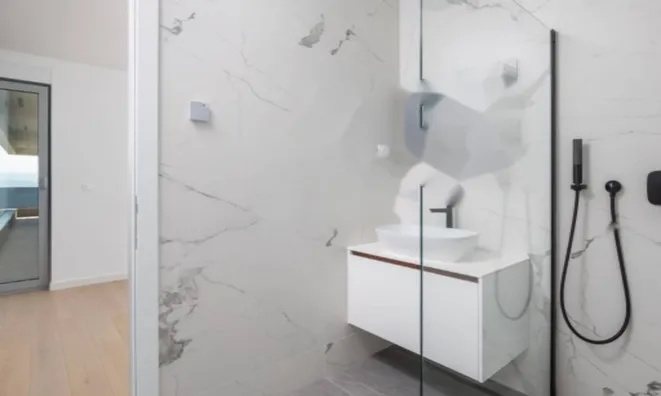 Недвижимость Трёхкомнатная квартира в центре: 19