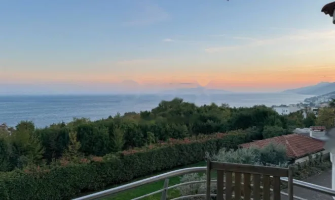 Недвижимость Четырёхкомнатная квартира в центре: 4