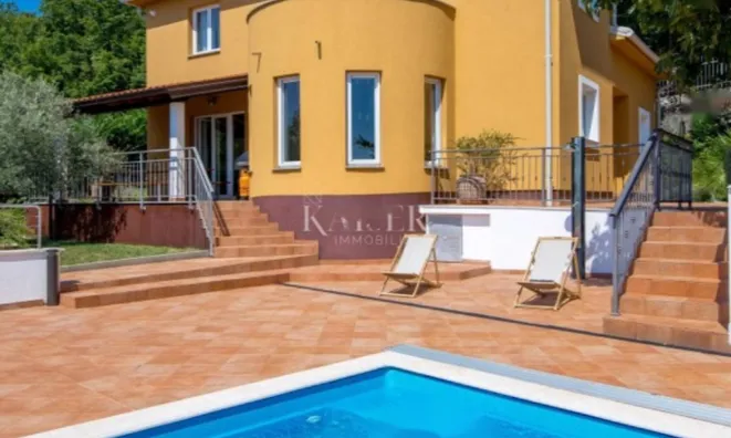 Недвижимость Семейный дом 200 м², Запад: 3