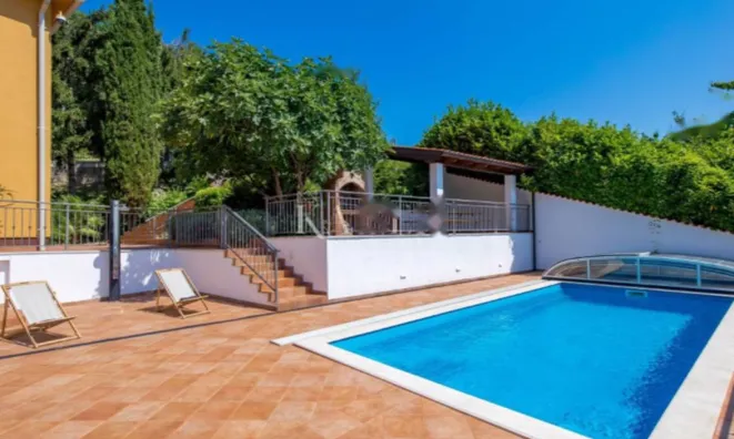 Недвижимость Семейный дом 200 м², Запад: 22