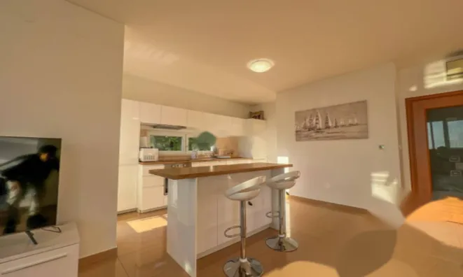 Недвижимость Трехкомнатная квартира в центре Опатии: 8