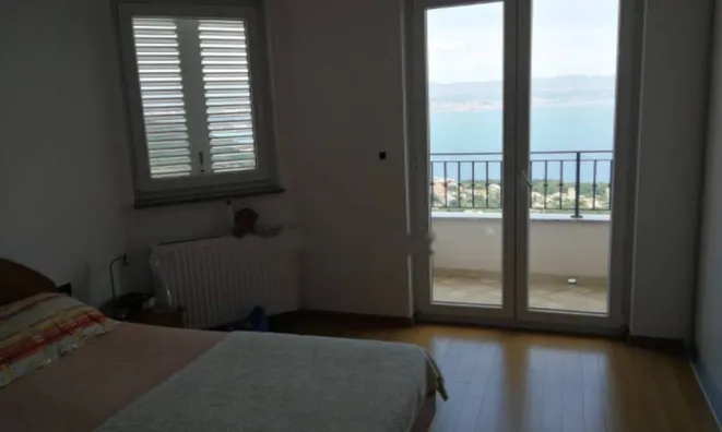 Недвижимость Трёхкомнатная квартира центр: 8