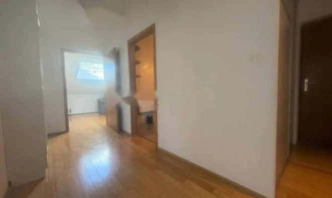 Недвижимость Трехкомнатная квартира, Опатия: 10