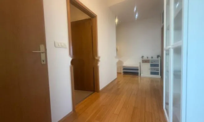 Недвижимость Трехкомнатная квартира, Опатия: 13