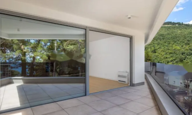 Недвижимость Трехкомнатная квартира в центре: 1