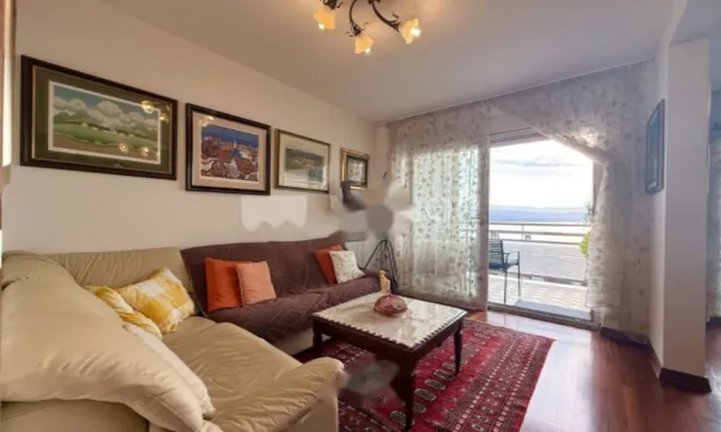 Недвижимость Трехкомнатная квартира, Центр: 1