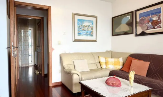 Недвижимость Трехкомнатная квартира, Центр: 3