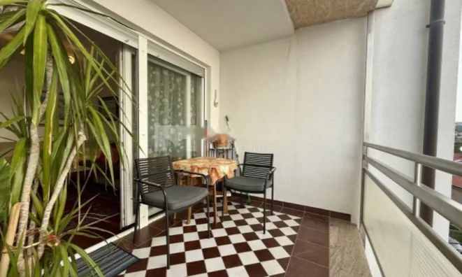 Недвижимость Трехкомнатная квартира, Центр: 9