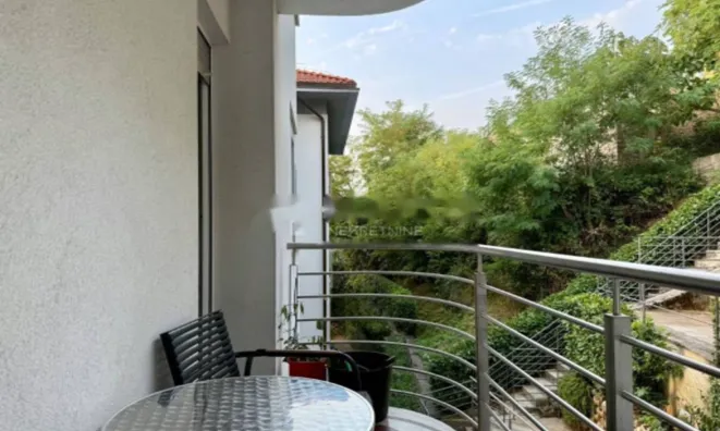 Недвижимость Трехкомнатная квартира, Центр: 17