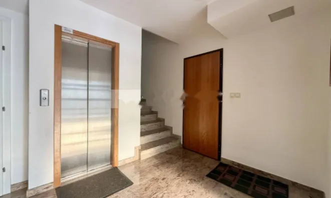 Недвижимость Трехкомнатная квартира, Центр: 21