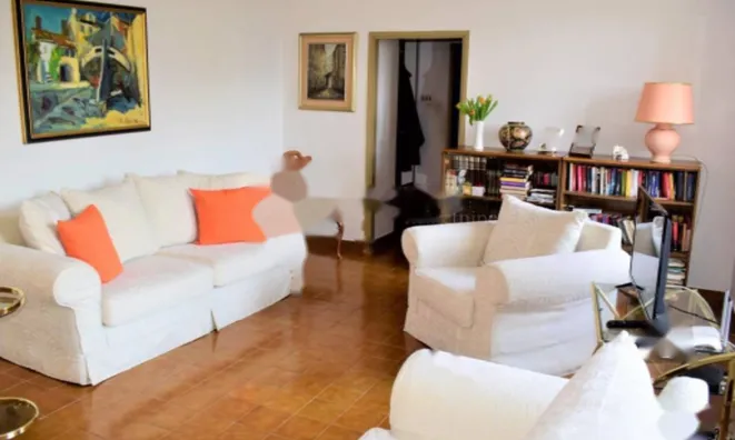 Недвижимость Трёхкомнатная квартира в центре: 2