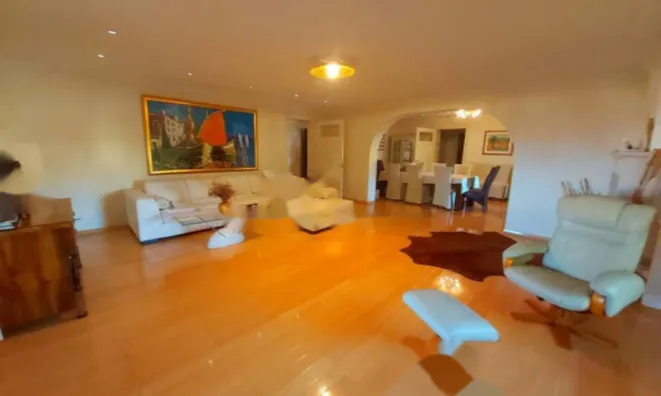 Недвижимость Трёхкомнатная квартира в центре Опатии: 1