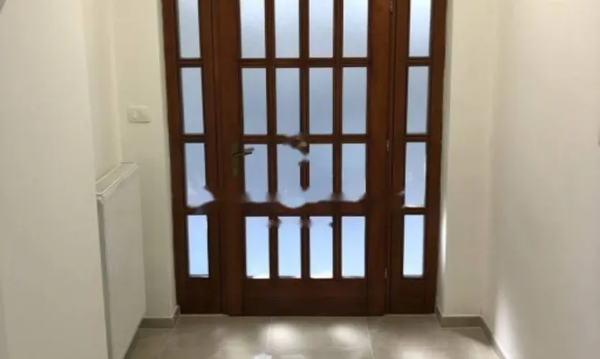 Недвижимость Трехкомнатная квартира в центре: 10