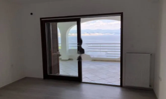 Недвижимость Трехкомнатная квартира в центре: 16