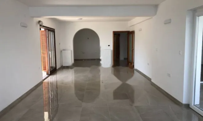 Недвижимость Трехкомнатная квартира в центре: 17