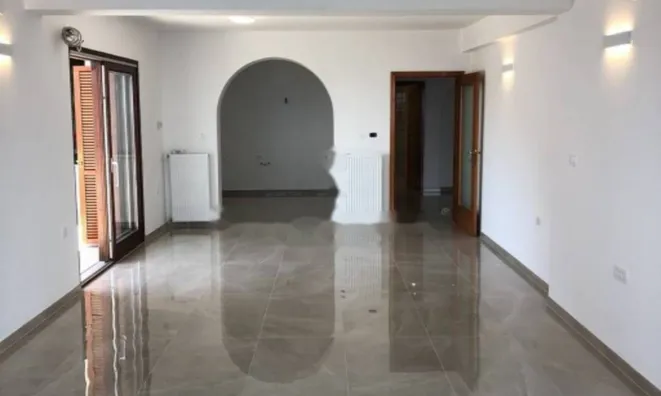 Недвижимость Трехкомнатная квартира в центре: 18