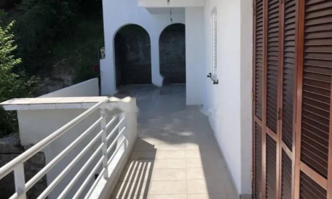 Недвижимость Трехкомнатная квартира в центре: 20