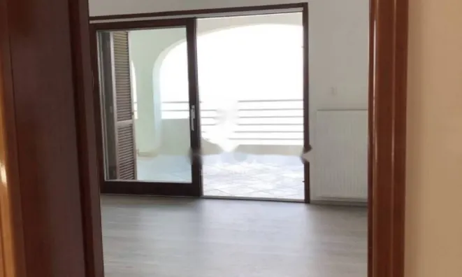 Недвижимость Трехкомнатная квартира в центре: 21