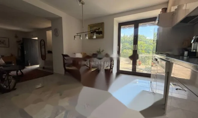 Недвижимость Двухкомнатная квартира Центр: 2