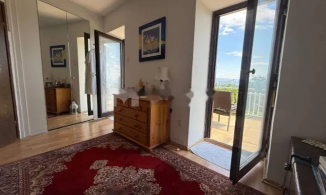 Недвижимость Двухкомнатная квартира Центр: 10