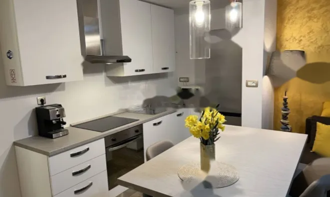 Недвижимость Двухкомнатная квартира в Центре: 1